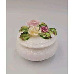 Georgian Fine Bone China Three Colored Flower Top White Trinket Bowl ‎ 3" X 2.5"